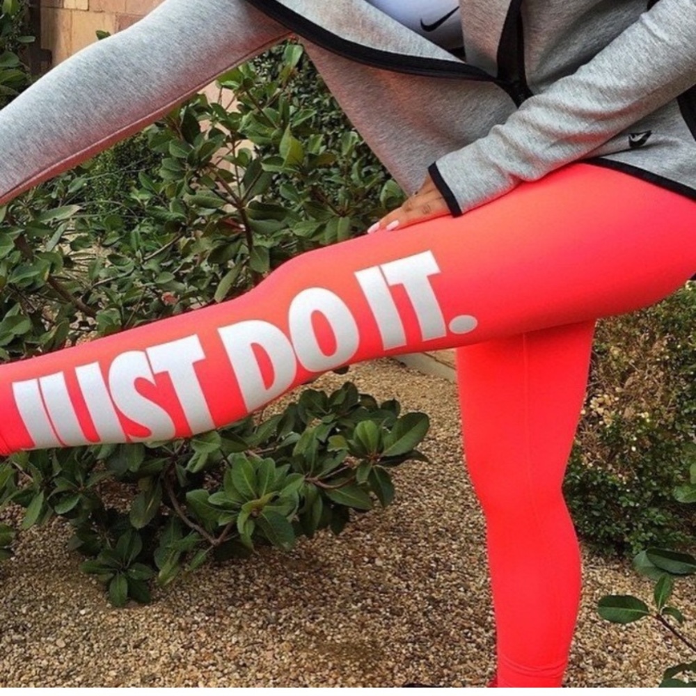 NWT Nike Mezzo Hyperwarm Leggings - Size Small